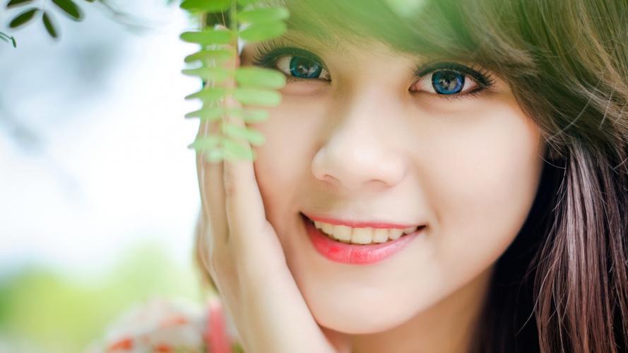 高温“烤”验下的工作者：打捞水草保灌解“渴”